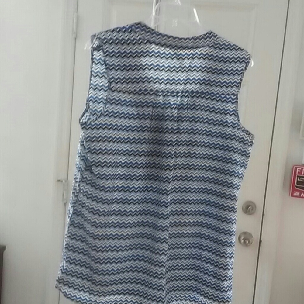 Tops - Picture 2 of 2